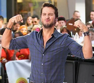 luke bryan height weight